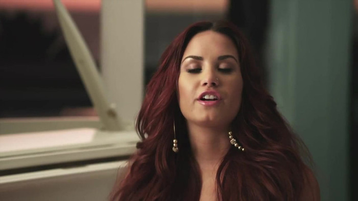 Demi Lovato reveals her vision for style_ ACUVUE® 1-DAY Contest Stories 1028