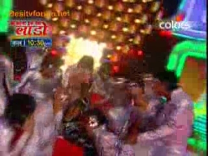 00_02_16 - Sara khan PERFORMANCE IN BIGBOSS 4