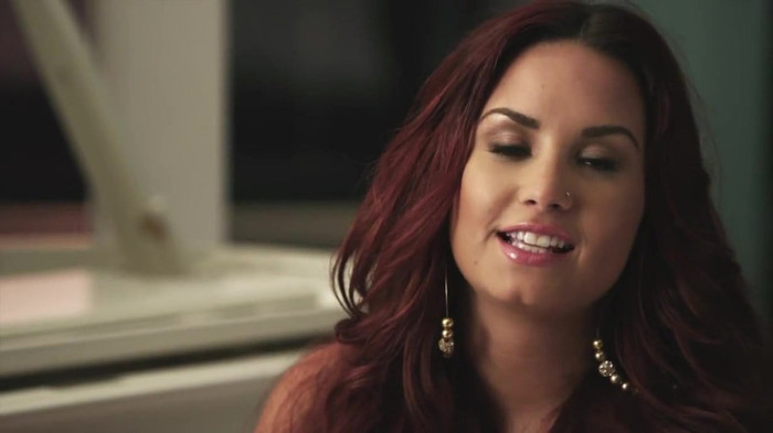 Demi Lovato reveals her vision for style_ ACUVUE® 1-DAY Contest Stories 1480