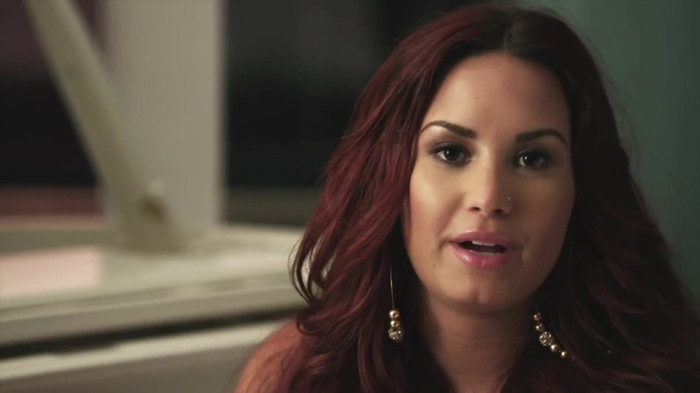 Demi Lovato reveals her vision for style_ ACUVUE® 1-DAY Contest Stories 1516