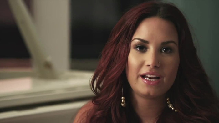 Demi Lovato reveals her vision for style_ ACUVUE® 1-DAY Contest Stories 1518