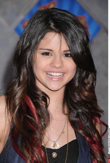 Selena_Gomez - Care vedeta dintre toate o iubiti cel mai mult