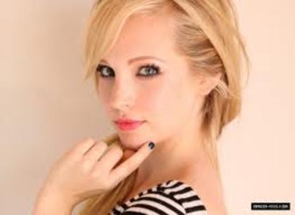 4 - 5 Caroline Forbes - Candice Accola