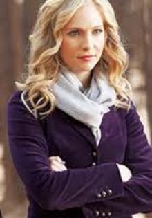 19 - 5 Caroline Forbes - Candice Accola