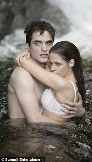 307416_242509625801213_242467972472045_738087_1586179847_n - The Twilight Saga - Breaking Dawn 1