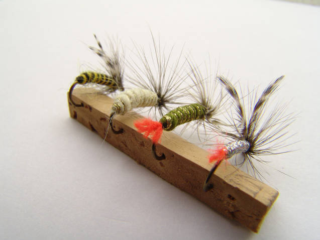 tn; Muste pentru pastrav,diferte modele pe cirlige VMC ,foto ,pentru a se da seama cum sunt lucrate .
