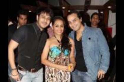 407534_10150515093198369_746958368_8813875_1776061314_a - ashita dhawan