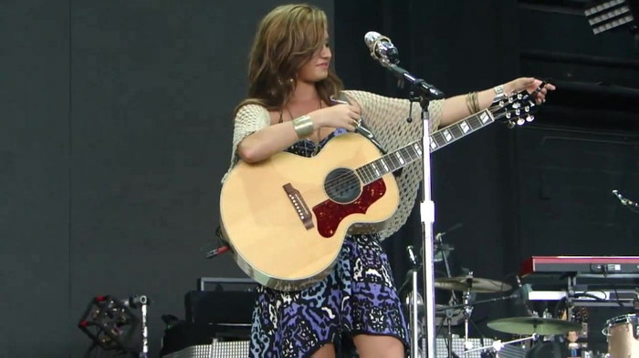Demi Lovato Stop The World Soundcheck Tampa {HD} 0411