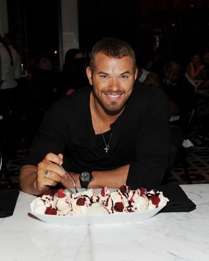 Kellan-lutz - Kellan Lutz