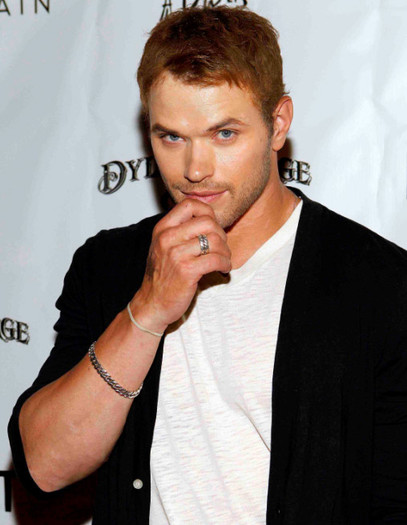 klutz_1 - Kellan Lutz