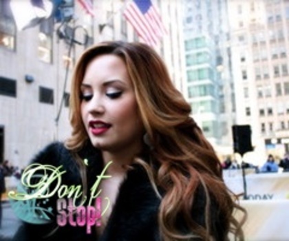 ♭  O Sa ajunga acii cam in 2 minute ;X Apoii maine la Baamas Beiib;X