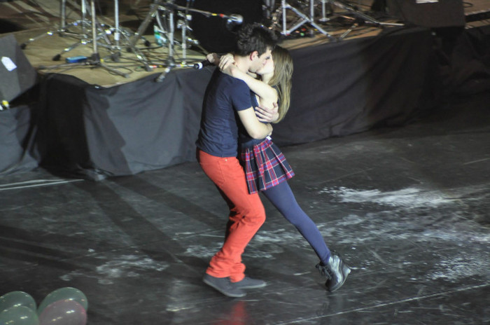 476673_363686826986562_323510711004174_1189463_2109907559_o - lalaband