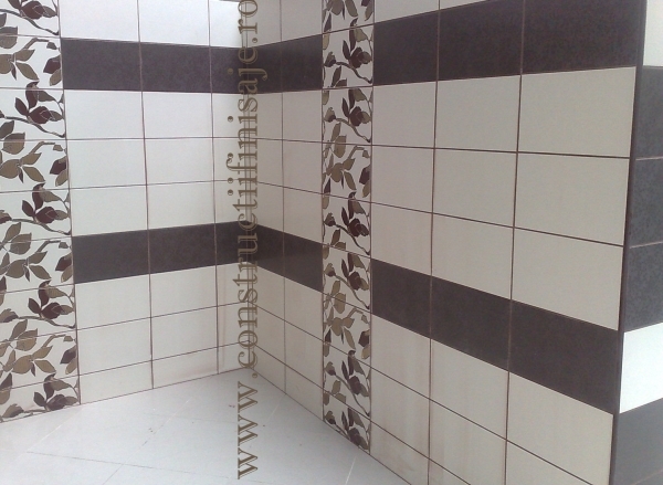 Faianta crem cu brau negru si model 1
