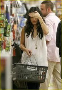 images (15) - vanessa hudgens paparazzi