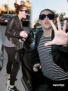 images - niste poze mai FUNNY cu Miley Cyrus surprinse de PAPARAZZI