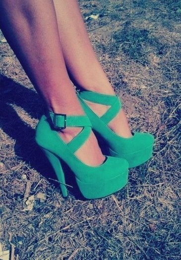 426148_310487555676016_226240190767420_877587_524351981_n - Haine si pantofi