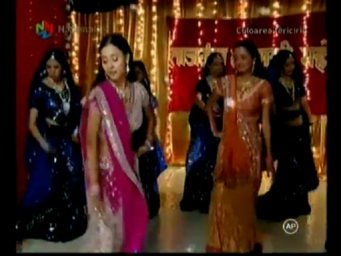 14 - Sapna Babul Ka Bidaai-Sadhna and Ragini Dance