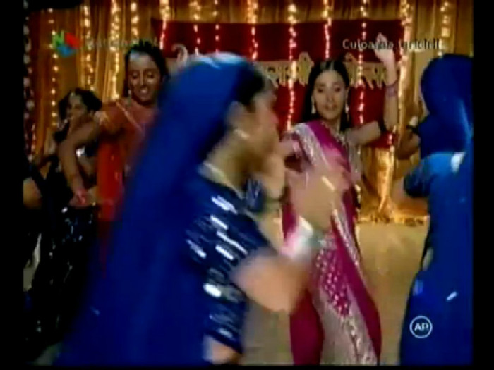 21 - Sapna Babul Ka Bidaai-Sadhna and Ragini Dance