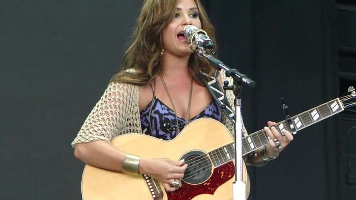 Demi Lovato Stop The World Soundcheck Tampa {HD} 1733