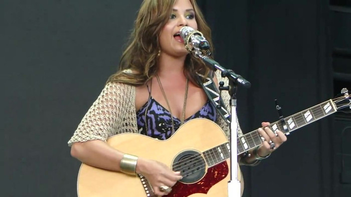 Demi Lovato Stop The World Soundcheck Tampa {HD} 1736