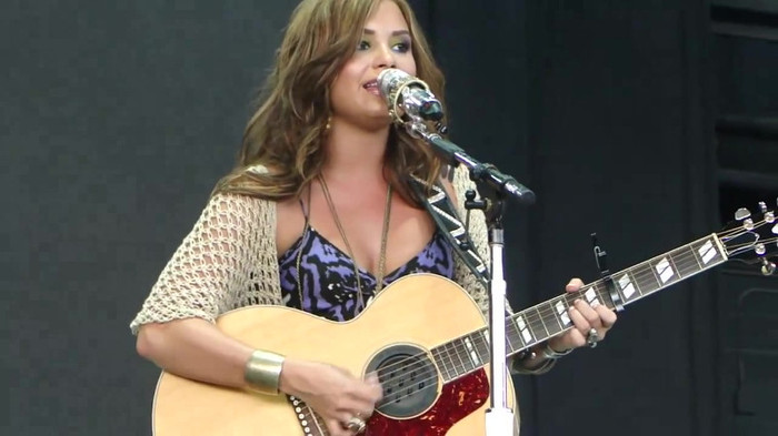 Demi Lovato Stop The World Soundcheck Tampa {HD} 1749
