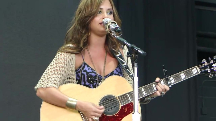 Demi Lovato Stop The World Soundcheck Tampa {HD} 1765