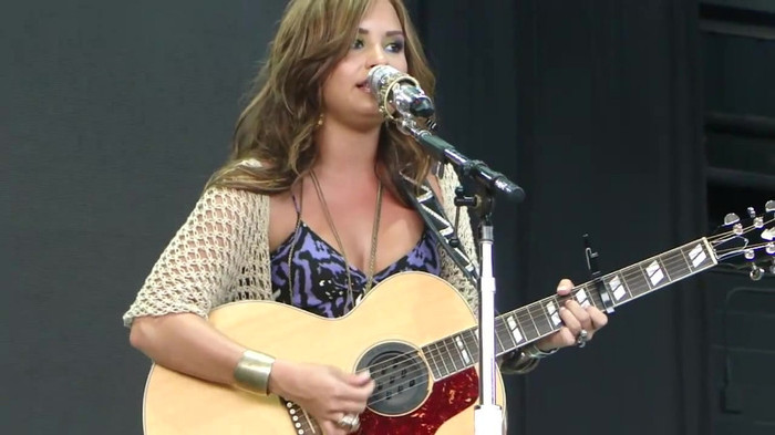 Demi Lovato Stop The World Soundcheck Tampa {HD} 1766