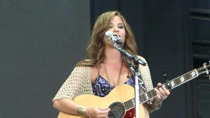 Demi Lovato Stop The World Soundcheck Tampa {HD} 1440