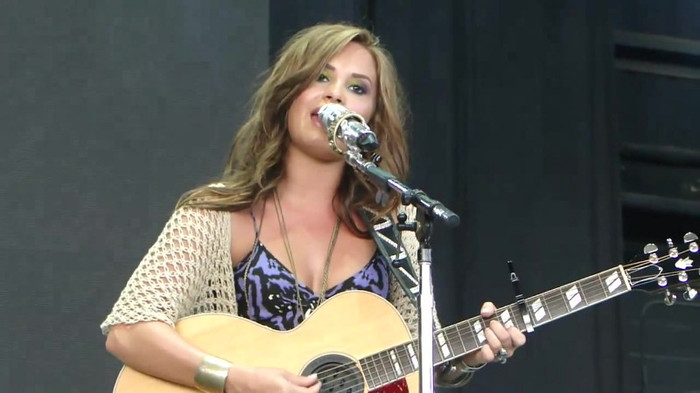 Demi Lovato Stop The World Soundcheck Tampa {HD} 1976