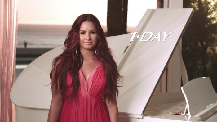 ACUVUE® 1-DAY Contest_ Demi Lovato 002