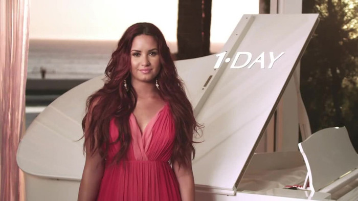 ACUVUE® 1-DAY Contest_ Demi Lovato 003
