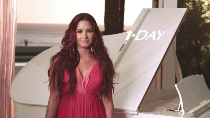 ACUVUE® 1-DAY Contest_ Demi Lovato 005