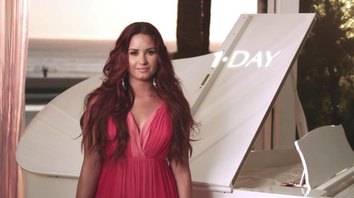 ACUVUE® 1-DAY Contest_ Demi Lovato 006