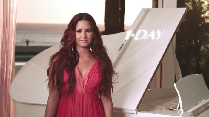 ACUVUE® 1-DAY Contest_ Demi Lovato 007