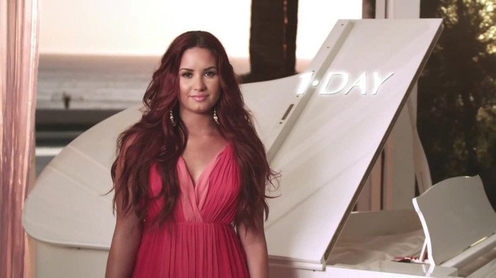 ACUVUE® 1-DAY Contest_ Demi Lovato 008