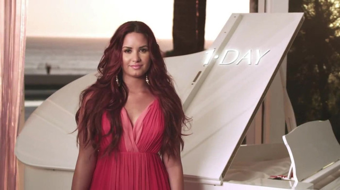 ACUVUE® 1-DAY Contest_ Demi Lovato 011