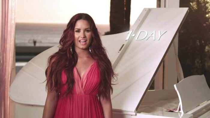 ACUVUE® 1-DAY Contest_ Demi Lovato 019