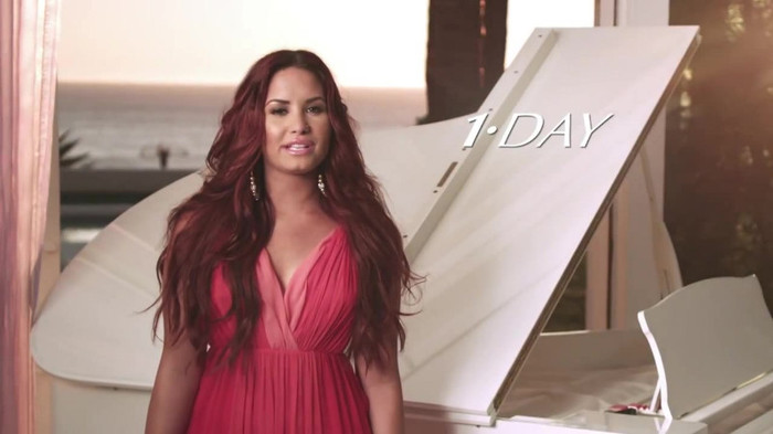 ACUVUE® 1-DAY Contest_ Demi Lovato 032