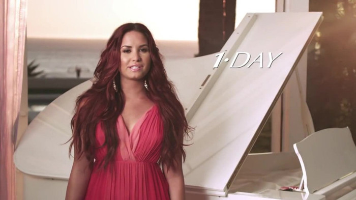 ACUVUE® 1-DAY Contest_ Demi Lovato 035
