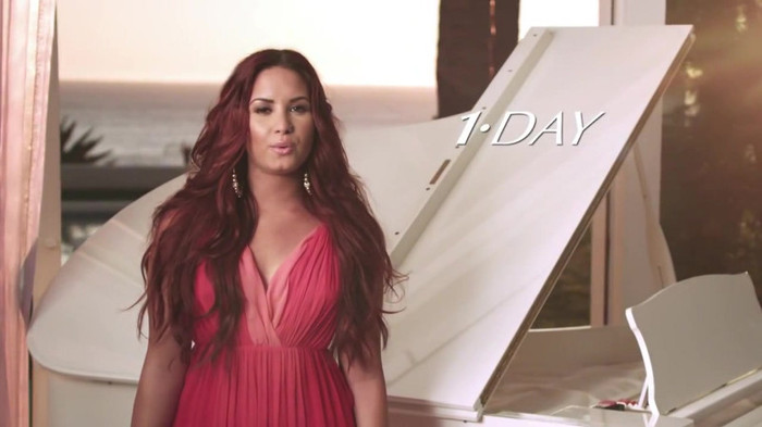 ACUVUE® 1-DAY Contest_ Demi Lovato 042