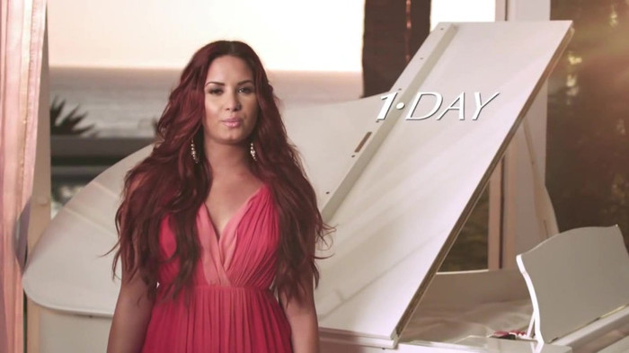 ACUVUE® 1-DAY Contest_ Demi Lovato 043