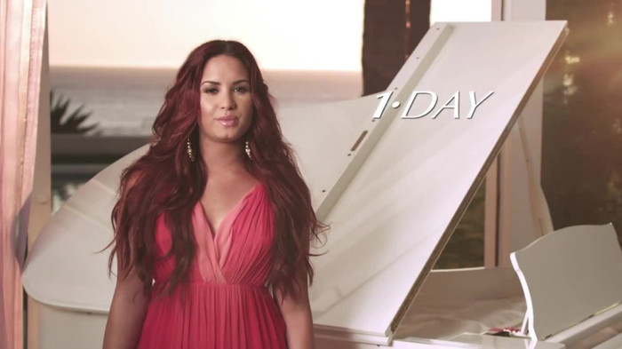 ACUVUE® 1-DAY Contest_ Demi Lovato 046