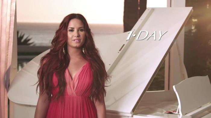 ACUVUE® 1-DAY Contest_ Demi Lovato 047