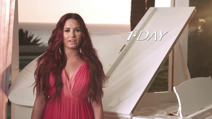 ACUVUE® 1-DAY Contest_ Demi Lovato 060