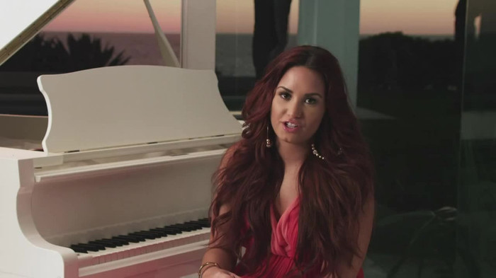 Demi Lovato talks following her dream_ ACUVUE® 1-DAY Contest Stories 0301