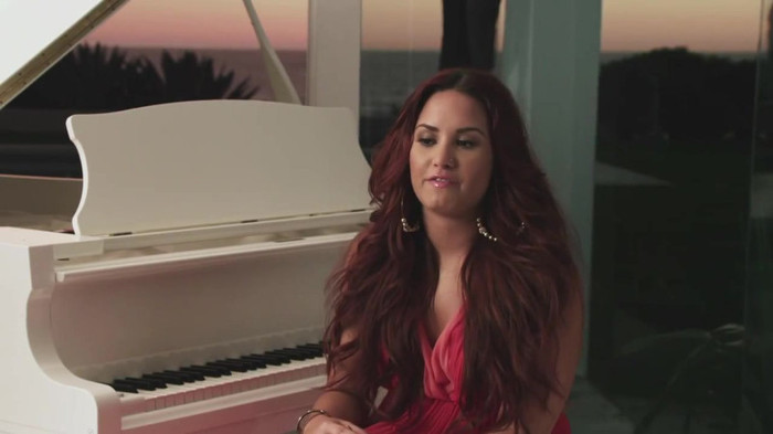 Demi Lovato talks following her dream_ ACUVUE® 1-DAY Contest Stories 0430