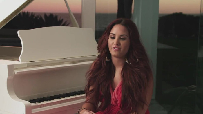 Demi Lovato talks following her dream_ ACUVUE® 1-DAY Contest Stories 0446