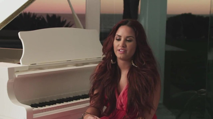 Demi Lovato talks following her dream_ ACUVUE® 1-DAY Contest Stories 0447