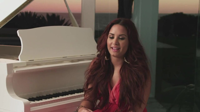 Demi Lovato talks following her dream_ ACUVUE® 1-DAY Contest Stories 0472