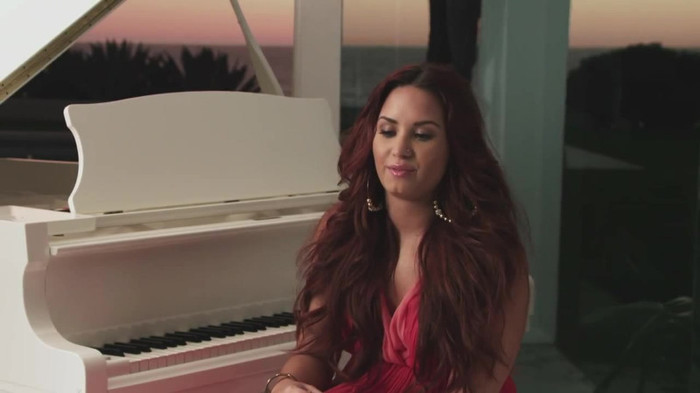 Demi Lovato talks following her dream_ ACUVUE® 1-DAY Contest Stories 0513
